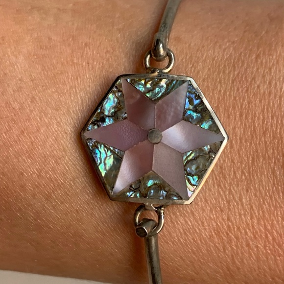 Bangle Bracelet with Floral Mother-of-Pearl Inlay Design - Picture 3 of 8